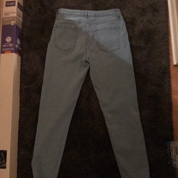 Light wash forever 21 jeans - Picture 2 of 4